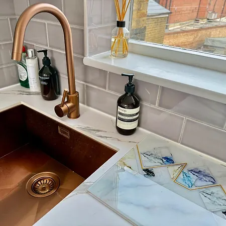 Central, Modern, Westfield, Close To Tube Station * London