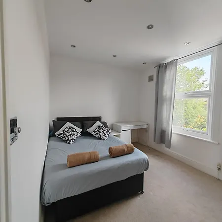 Apartment Spacious 3bedroom Flat London
