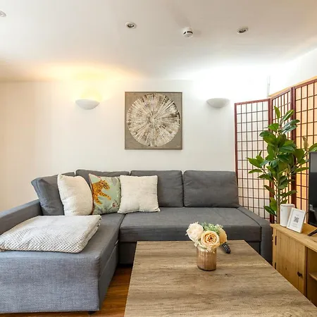 Albert Apt Apartment *