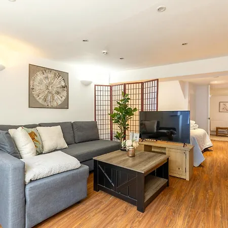 Albert Apt London
