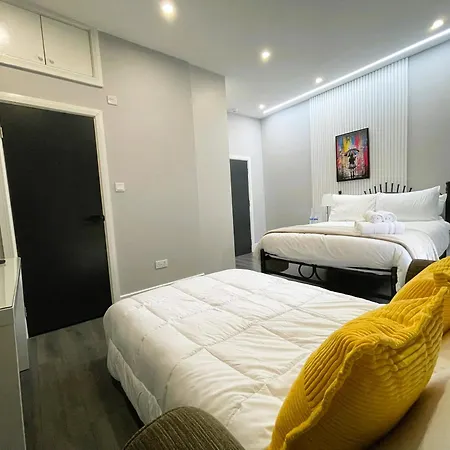 Homestay Luxury In Vibrant Area