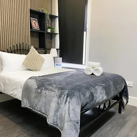Luxury In Vibrant Area *