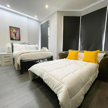 Homestay Luxury In Vibrant Area *