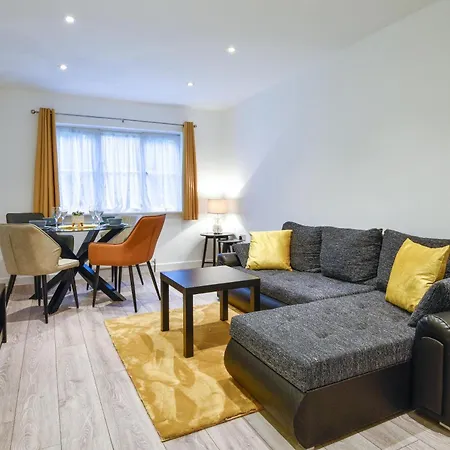 Entire Modern 2 Bedroom 2 Bathroom Flat In Apartment