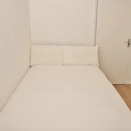 Stunning 4 Bedroom In Swiss Sleeps 10 Apartment *
