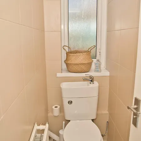 Stunning 4 Bedroom In Swiss Sleeps 10 *