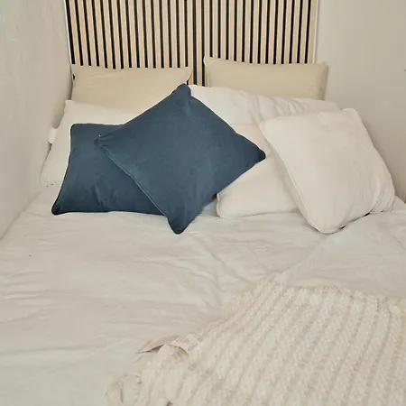 Stunning 4 Bedroom In Swiss Sleeps 10 Apartment