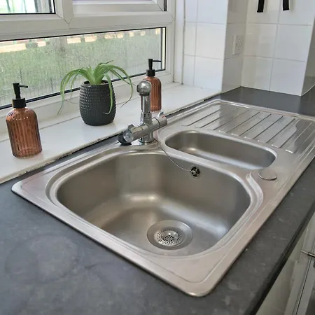 Stunning 4 Bedroom In Swiss Sleeps 10