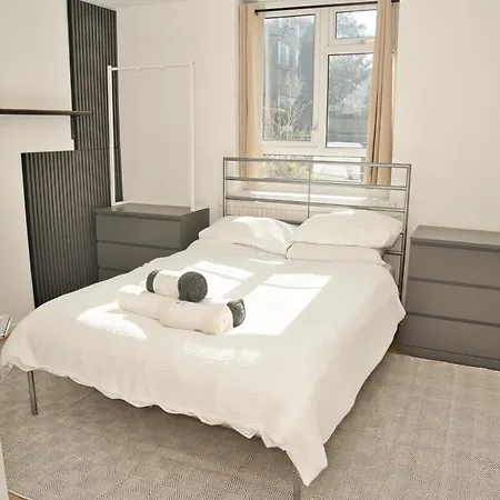 Apartment Stunning 4 Bedroom In Swiss Sleeps 10