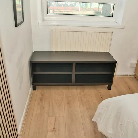 Stunning 4 Bedroom In Swiss Sleeps 10 Apartment *
