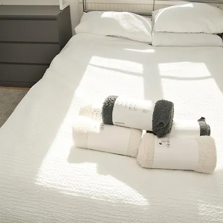 Stunning 4 Bedroom In Swiss Sleeps 10 London