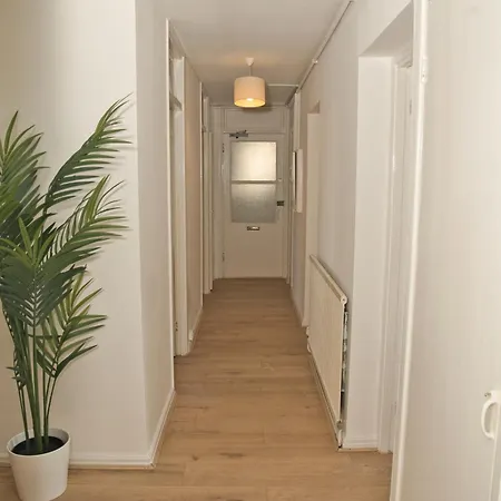 Stunning 4 Bedroom In Swiss Sleeps 10