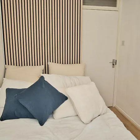Apartment Stunning 4 Bedroom In Swiss Sleeps 10