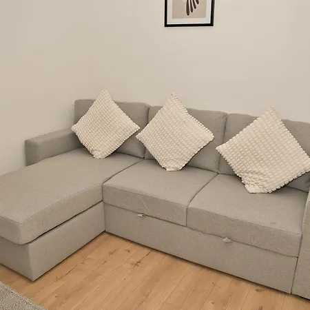 Stunning 4 Bedroom In Swiss Sleeps 10 London