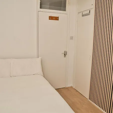 Apartment Stunning 4 Bedroom In Swiss Sleeps 10 London