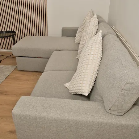 Stunning 4 Bedroom In Swiss Sleeps 10 Apartment *