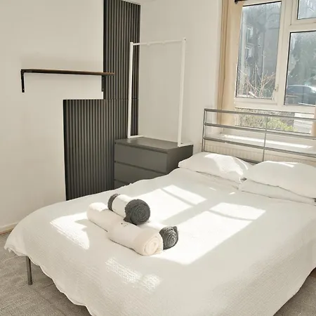 Stunning 4 Bedroom In Swiss Sleeps 10 *