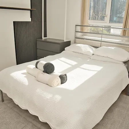 Apartment Stunning 4 Bedroom In Swiss Sleeps 10 *