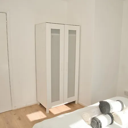 Stunning 4 Bedroom In Swiss Sleeps 10 Apartment *