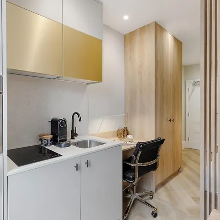 Smart In Sloane Square Apartment London