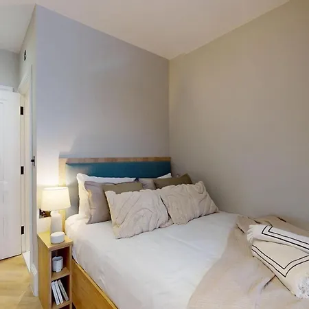 Smart In Sloane Square Apartment London