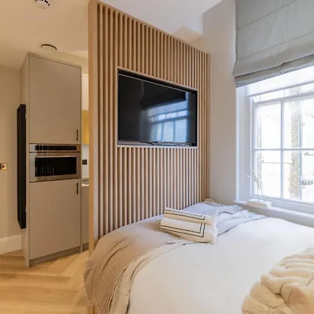 Smart In Sloane Square Apartment
