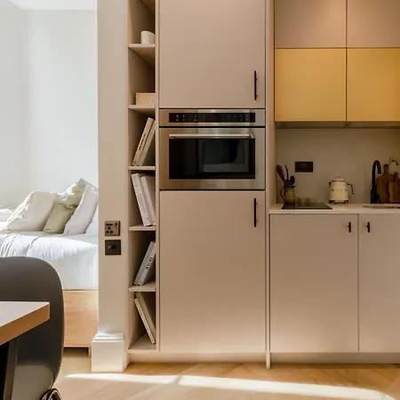 Smart In Sloane Square Apartment