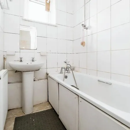 Apartment Maisonette At 66 Groveway Goodmayes