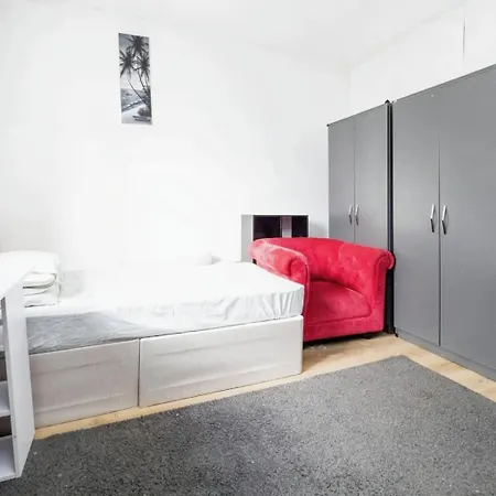 Maisonette At 66 Groveway Apartment