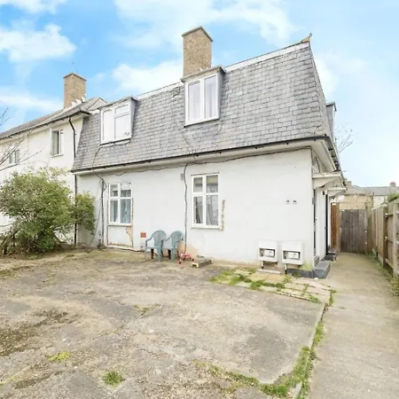 Maisonette At 66 Groveway Goodmayes