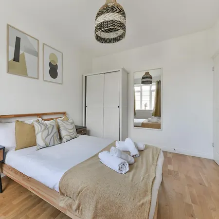 Apartment Stylish Modern 2 Bed In