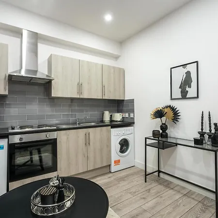 Flat Near By Kensington Olympia Exhibition-2 Bedroom Apartment *