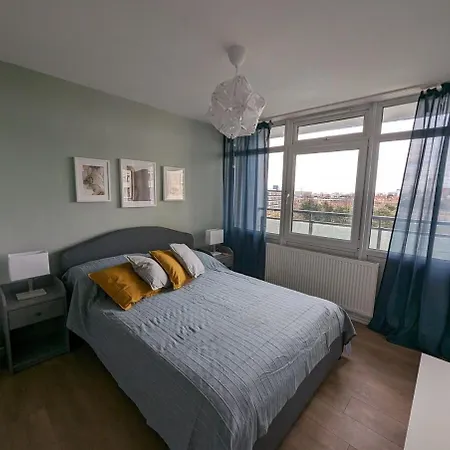 Panoramic View Two-bedroom Flat Apartment London