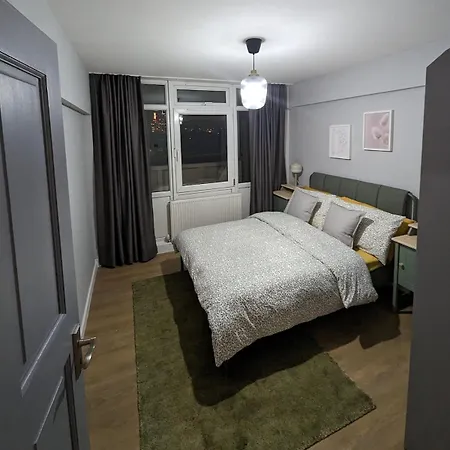 Panoramic View Two-bedroom Flat Apartment