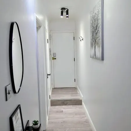 Luxury & Stylish Ground Floor 1bed Apartment, 5 Minutes Walk To Crystal Palace Train Station *