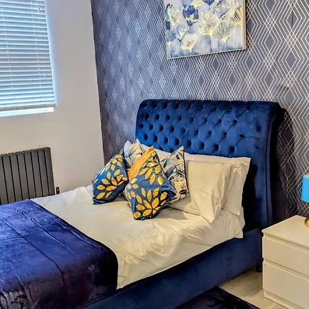 Luxury & Stylish Ground Floor 1bed Apartment, 5 Minutes Walk To Crystal Palace Train Station * London