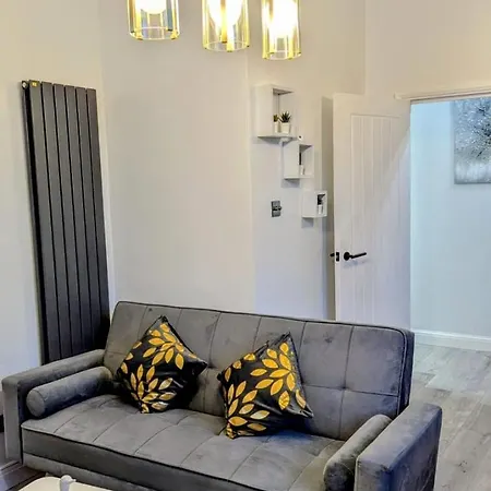Luxury & Stylish Ground Floor 1bed Apartment, 5 Minutes Walk To Crystal Palace Train Station