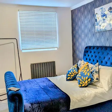 Luxury & Stylish Ground Floor 1bed Apartment, 5 Minutes Walk To Crystal Palace Train Station London