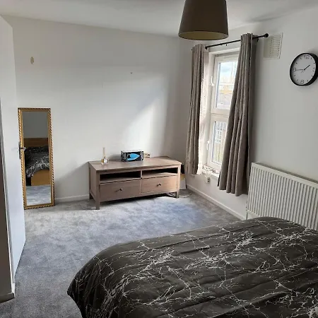 Modern 2 Bedroom Terrace Apartment London