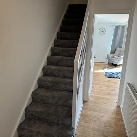 Modern 2 Bedroom Terrace London
