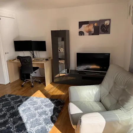Apartment Modern 2 Bedroom Terrace
