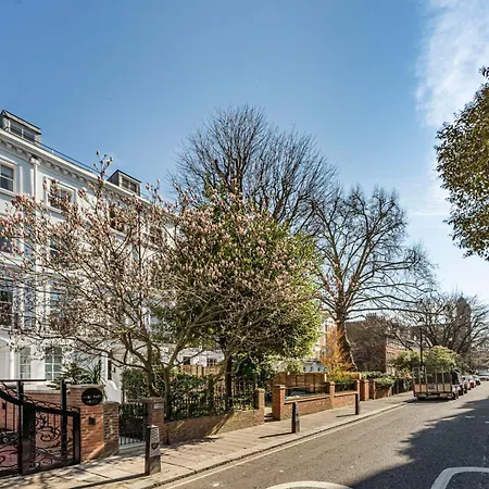 Grove Heights Notting Hill Apartment *