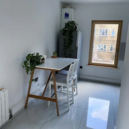 Lovely Spacious 2 Bed In Shepherds Bush * London