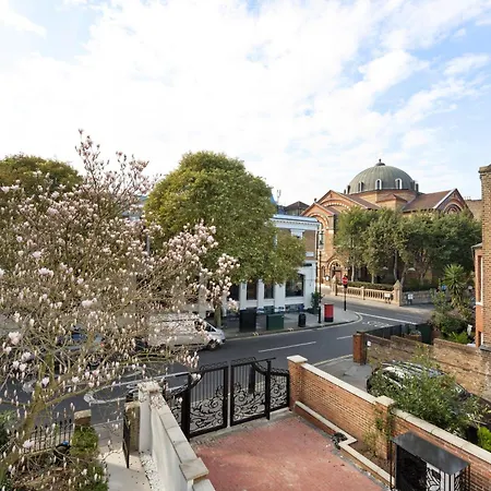 Grove Heights Notting Hill Apartment