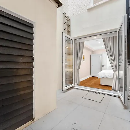 Grove Heights Notting Hill Apartment *