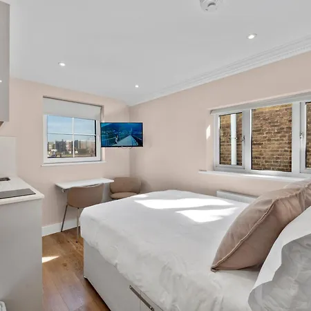 Grove Heights Notting Hill Apartment *