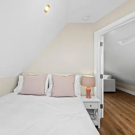 Grove Heights Notting Hill Apartment