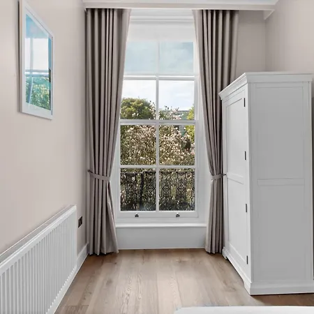 Grove Heights Notting Hill Apartment *