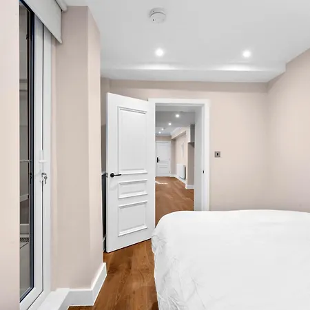 Grove Heights Notting Hill Apartment