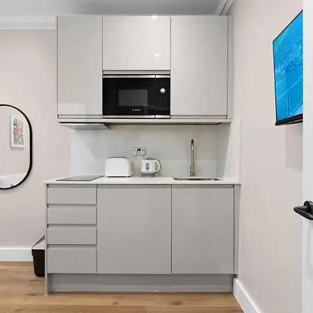 Grove Heights Notting Hill Apartment